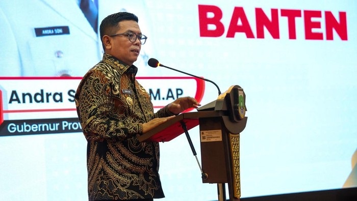 Gubernur Banten Andra Soni tegaskan komitmen bersih-bersih pungli di kantor Samsat selama program pemutihan pajak kendaraan bermotor. Sanksi tegas menanti pelanggar