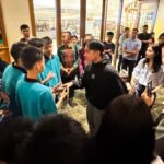 Wakil Presiden Gibran Rakabuming mengajak 168 anak yatim menonton film Jumbo sebagai bentuk edukasi karakter melalui media hiburan. Film ini menyampaikan pesan penting tentang keberanian, empati, dan kekuatan diri.