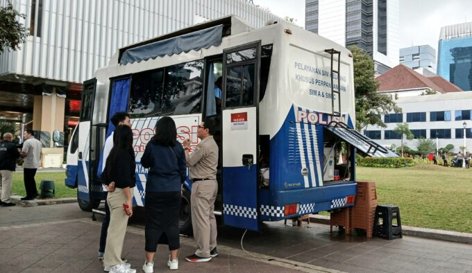 Pemprov DKI Jakarta beri layanan SIM gratis untuk ASN dan wartawan perempuan pada Hari Kartini 2025. Berlaku terbatas di Balai Kota