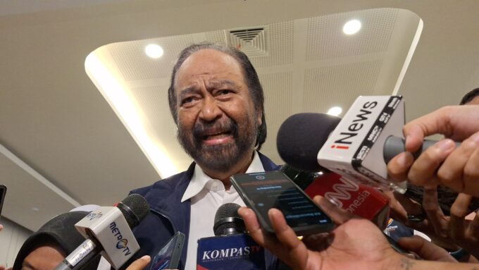 Surya Paloh menilai desakan purnawirawan TNI agar Gibran Rakabuming Raka mundur sebagai Wakil Presiden tidak tepat dan tanpa dasar kuat