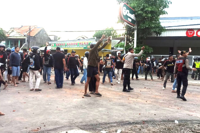 Bentrokan Massa Perguruan Silat di Magetan
