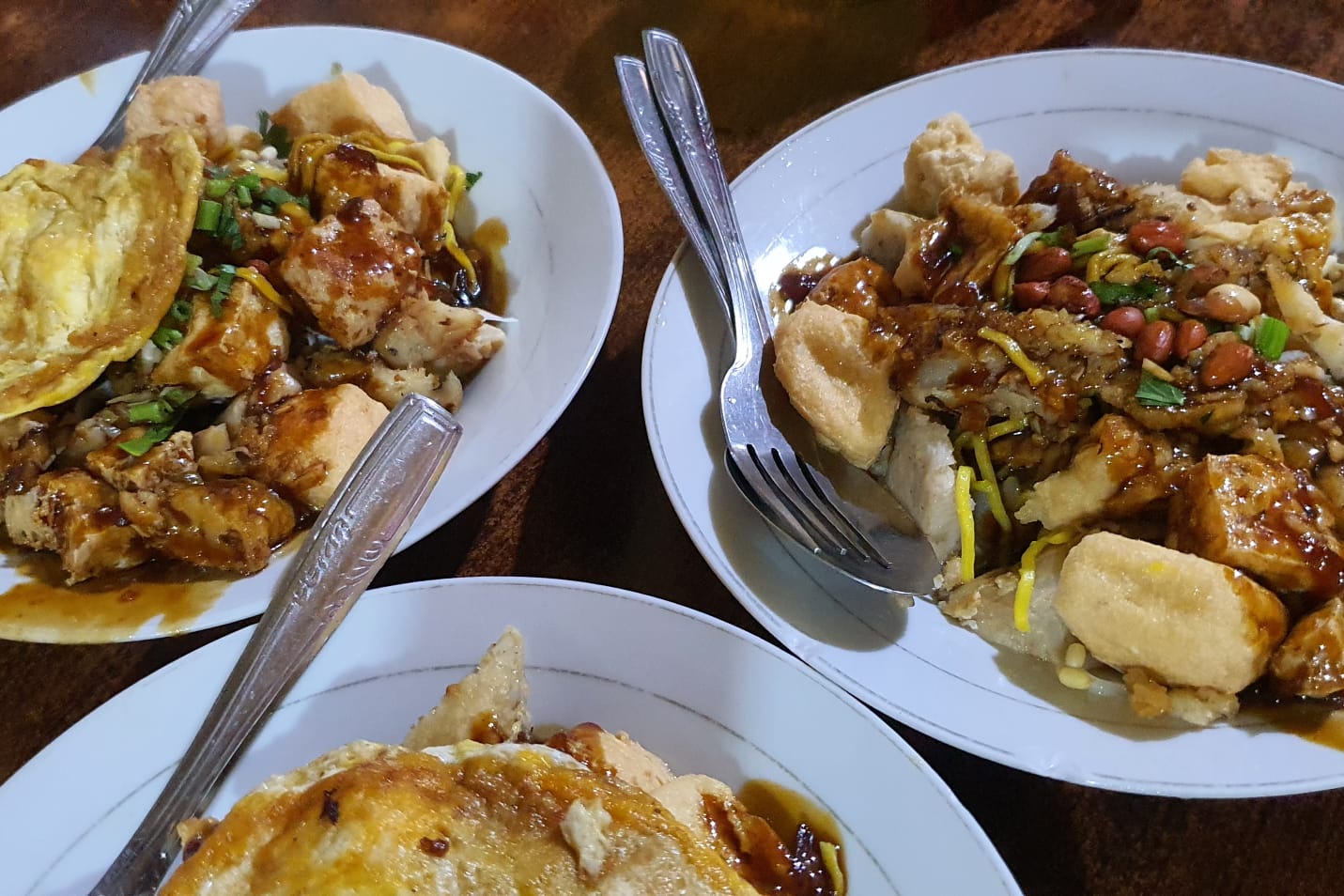 Tahu Kupat Pak Gombloh