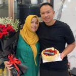Foto Vicky Prasetyo bersama keluarga