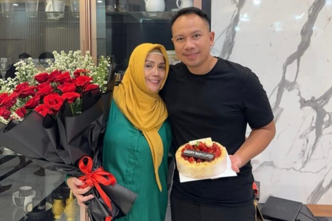 Foto Vicky Prasetyo bersama keluarga