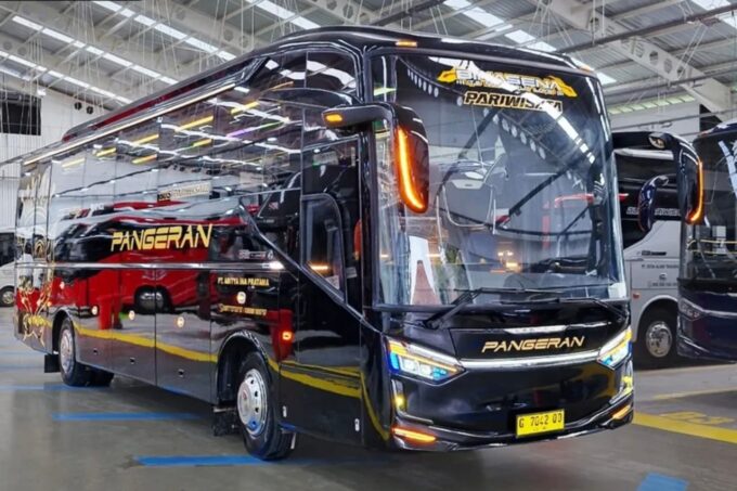 Bus terbaru PO Pangeran dengan bodi Legacy