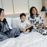 Foto Natasha Rizki bersama anak