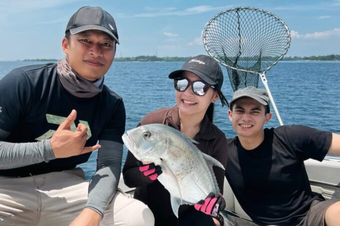 Foto Prilly Latuconsina Bersama Omara Esteghlal