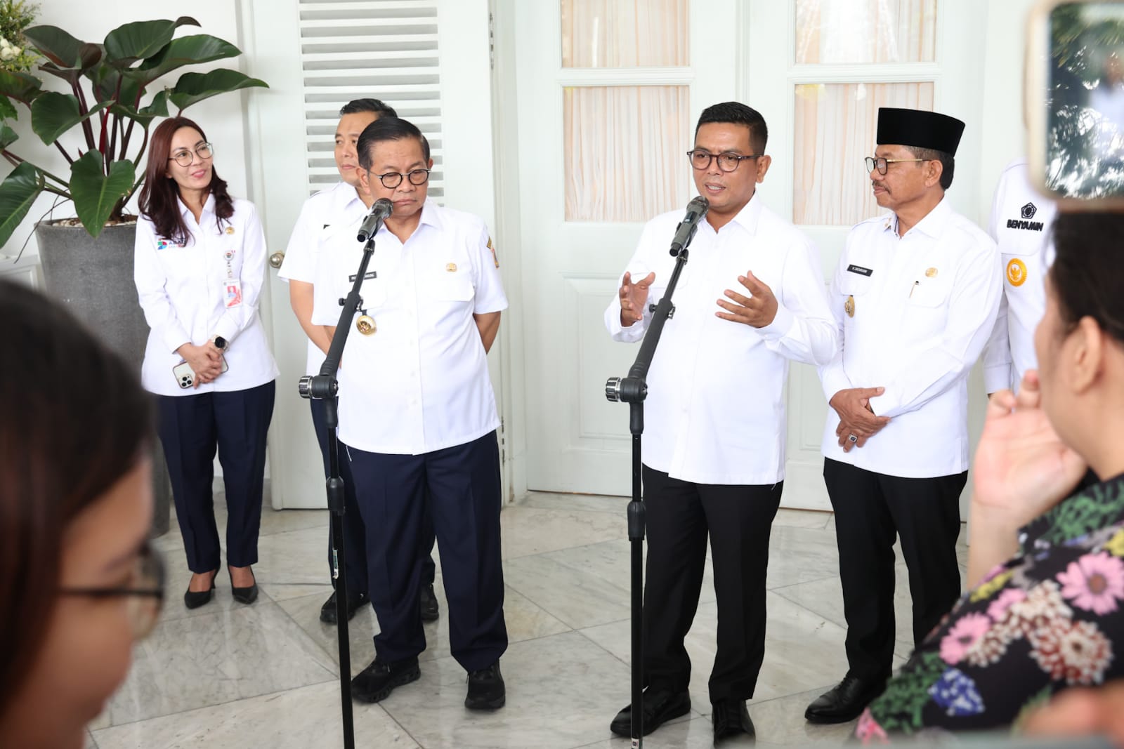 Gubernur Banten Andra Soni dan Gubernur DK Jakarta Pramono Anung dalam Jumpa Pers di Balai Kota Jakarta. (Rikhi Ferdian)