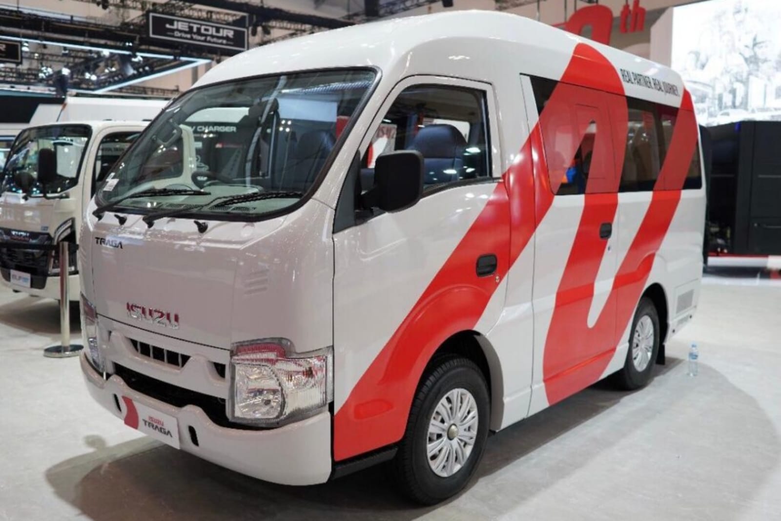 Foto Isuzu Traga Bus