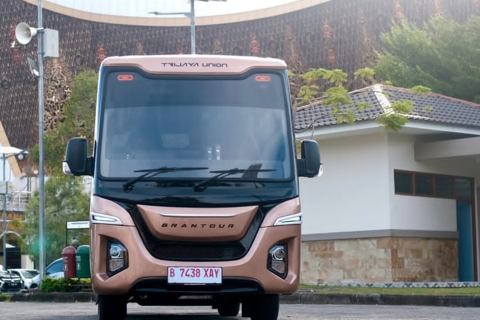 Foto Trijaya Union Luncurkan Neo Grantour