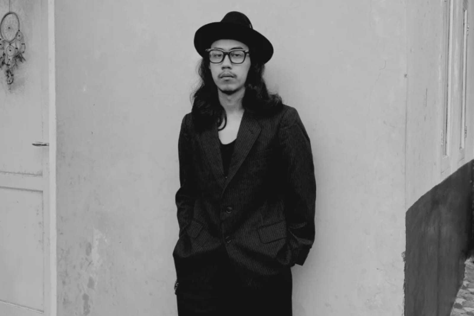 Penyanyi dan penulis lagu muda berbakat