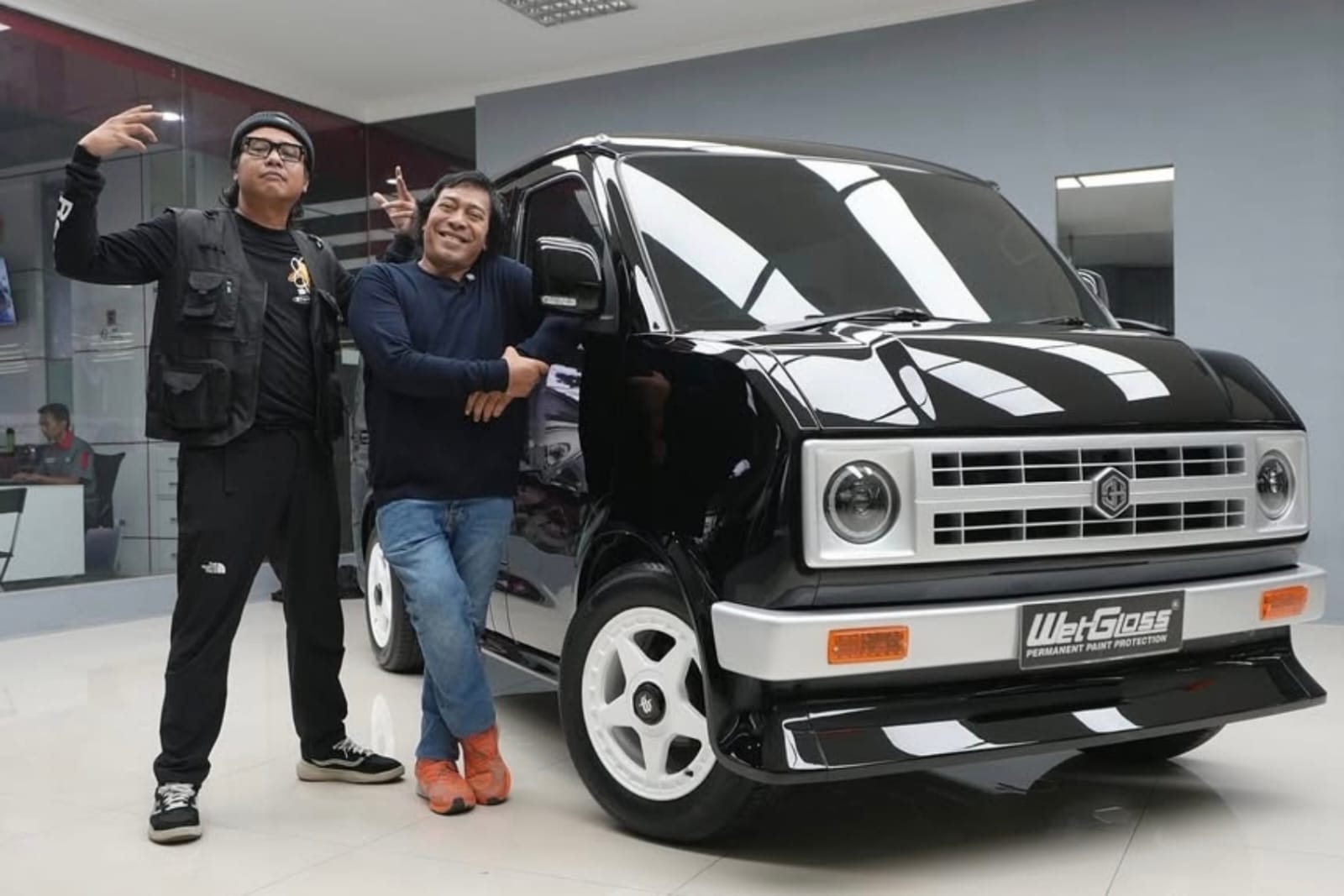 Mobil modifikasi senator Komeng yang diubah total oleh Gofar Hilman