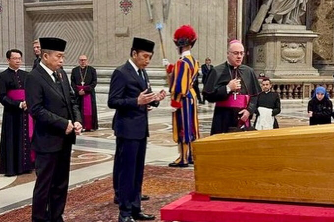 Jokowi Doakan Paus Fransiskus di Prosesi Pemakaman di Vatikan