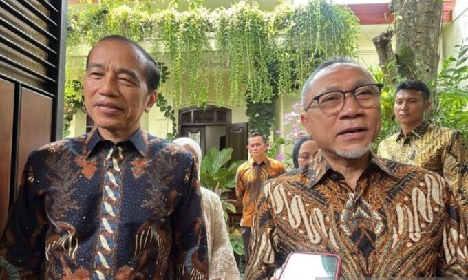 Zulhas bertemu dengan Jokowi di Solo, Jawa Tengah, Rabu (9/4/2025). ANTARA/Aris Wasita