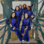 Katy Perry Berhasil Kembali ke Bumi Usai Tuntaskan Misi Luar Angkasa Singkat di Tepi Antariksa