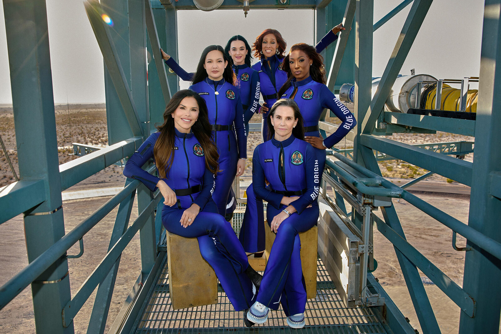 Katy Perry Berhasil Kembali ke Bumi Usai Tuntaskan Misi Luar Angkasa Singkat di Tepi Antariksa