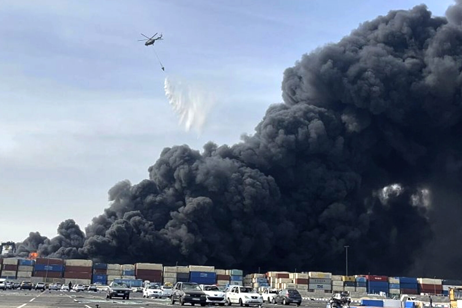 Ledakan Dahsyat Guncang Pelabuhan Shahid Rajaee Iran