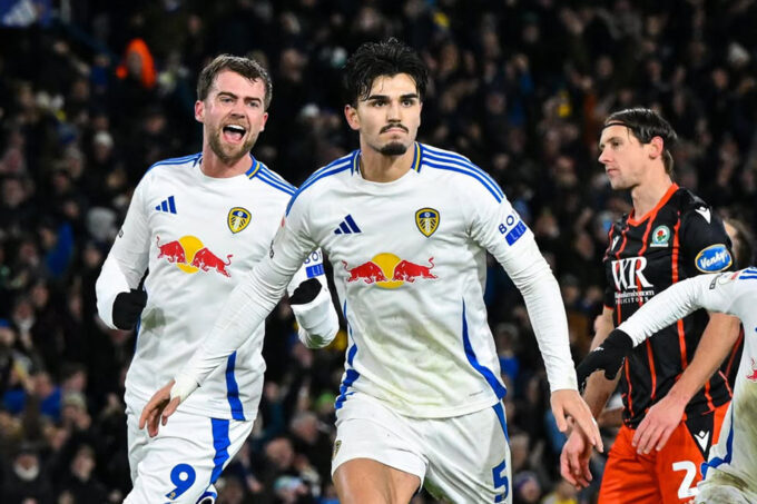 Patrick Kluivert dan Pascal Struijk Duduk Bareng di Kassam Stadium