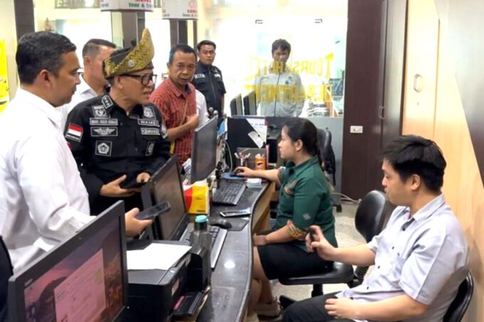 Penahanan Ijazah Karyawan: Wamenaker Sidak Perusahaan Tour & Travel di Pekanbaru