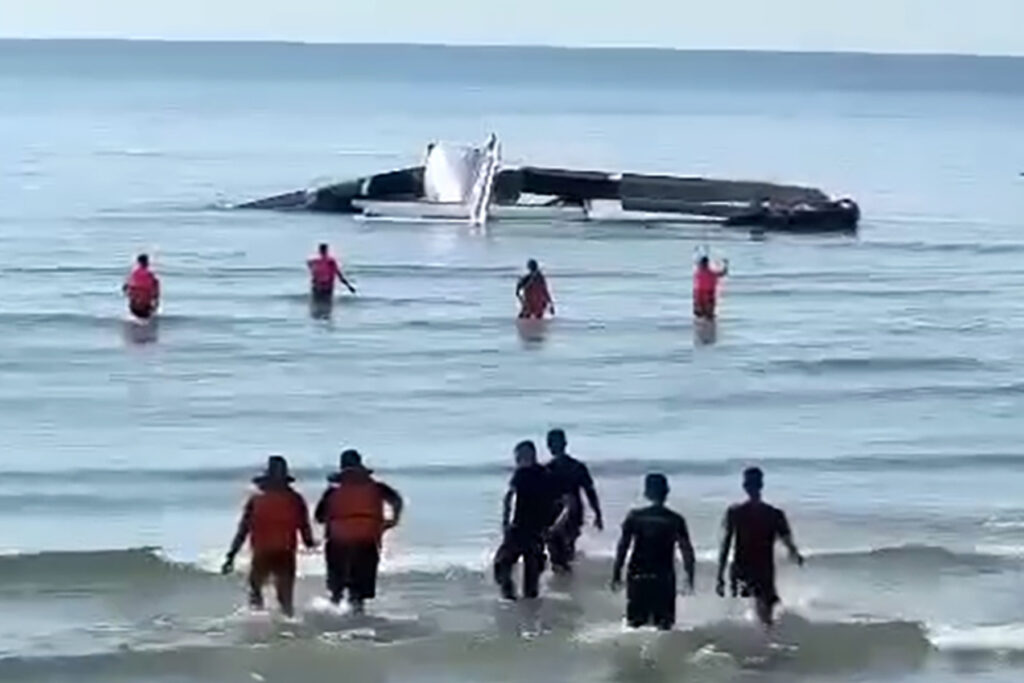 Pesawat Polisi Thailand Jatuh di Laut Hua Hin