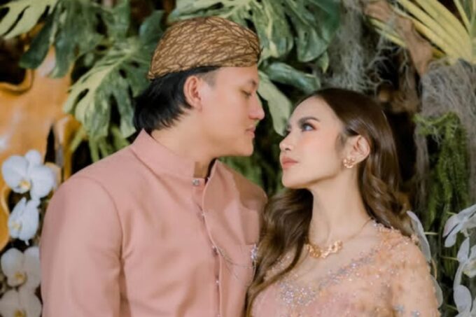Foto Mahalini bersama Rizky Febian