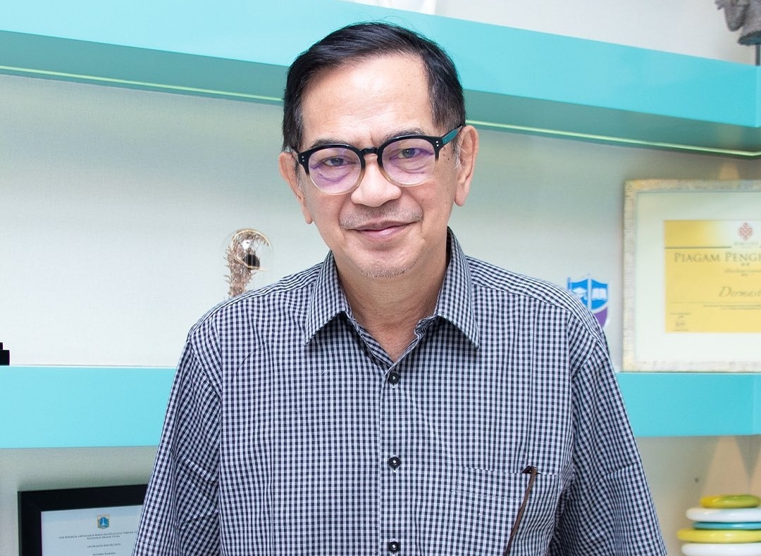 Sebelum meninggal, Ray Sahetapy sempat mengalami kondisi kritis akibat tersedak hingga harus dirawat di ICU. Sang adik mengungkap detik-detik terakhirnya