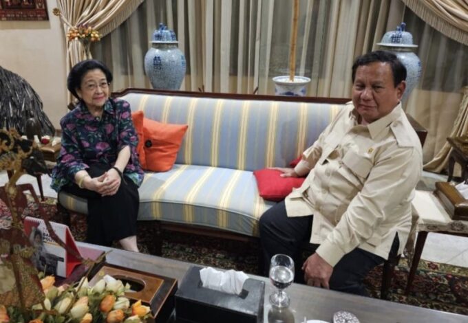 Presiden Prabowo Subianto dan Megawati Soekarnoputri di kediaman Megawati, Jalan Teuku Umar, Jakarta, Senin 7 April 2025. (X/@bang_dasco)