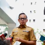 Wakil Menteri Dalam Negeri (Wamendagri) Bima Arya Sugiarto menerima kunjungan Bupati Indramayu Lucky Hakim di Kantor Kementerian Dalam Negeri (Kemendagri), Jakarta, Selasa (8/4/2025