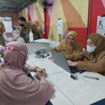 warga yang melakukan cek kesehatan gratis di puskesmas terus meningkat.