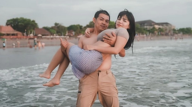 Dinar Candy mengungkapkan bahwa kariernya di dunia hiburan mengalami penurunan drastis setelah isu nikah siri dengan Ko Apex viral di media sosial