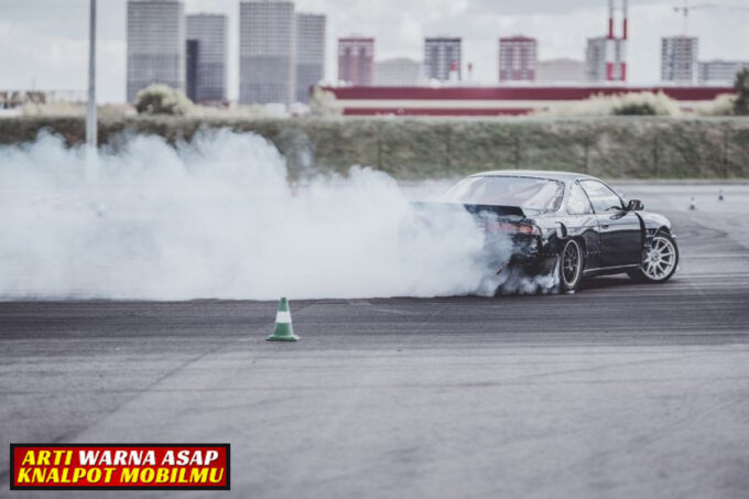 Asap Knalpot Mobil