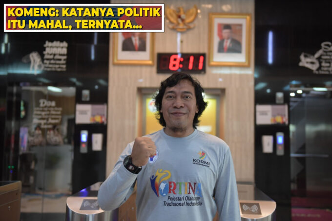 Komeng Jadi Politik