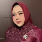 Polres Metropolitan Bekasi menyelidiki seorang selebgram asal Cikarang, Kabupaten Bekasi, Jawa Barat, bernama Mega Amalia Ramadanti alias Vega atas dugaan melakukan penipuan bermodus arisan daring dan investasi bodong.