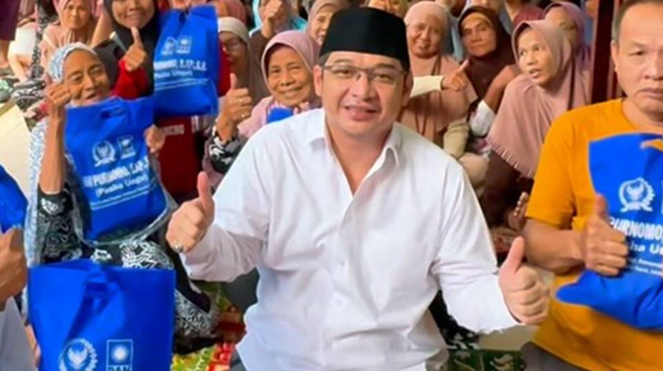 Mantan Wakil Wali Kota Palu yang juga dikenal sebagai vokalis band Ungu