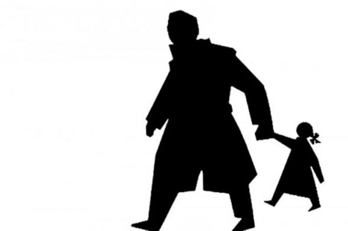 Seorang anak perempuan bernama Eva Thalita Zahra (13) hilang diduga diculik tetangga kontrakannya yang baru dikenal sekitar satu minggu di kawasan Pasar Rebo, Jakarta Timur, Jumat (11/4) lalu.