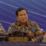 Presiden RI Prabowo Subianto dalam acara diskusi dengan peserta Sarasehan Ekonomi Nasional yang disiarkan melalui YouTube Sekretariat Presiden di Jakarta, Selasa (8/4/2025). (ANTARA/Livia Kristianti)