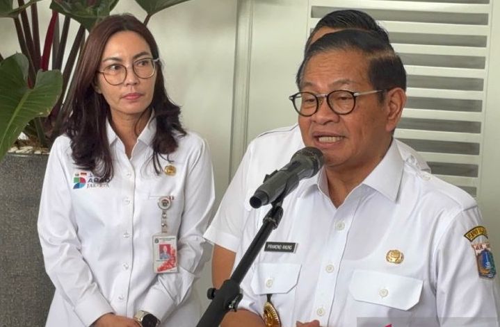 Gubernur DKI Jakarta Pramono Anung Wibowo saat dijumpai di Balai Kota Jakarta, Rabu (9/4/2025). ANTARA/Lifia Mawaddah Putri.