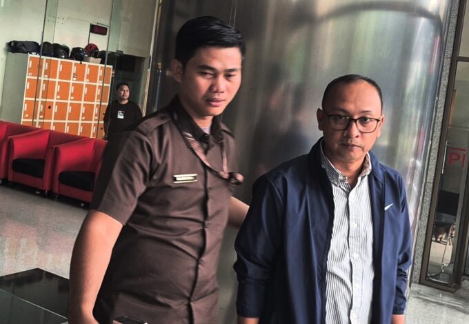 Pengacara yang juga mantan pegawai Komisi Pemberantasan Korupsi (KPK) Rasamala Aritonang tak beri komentar usai diperiksa penyidik KPK. - Ayu Novita -