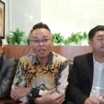 Tim Advokat Public Defender dari Peradi Bersatu resmi melaporkan Roy Suryo dan sejumlah pihak lainnya ke Polres Metro Jakarta Selatan pada Sabtu, 26 April 2025. 