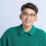 Setelah resmi menjadi mualaf , presenter sekaligus pengusaha Ruben Onsu menjalankan shalat Ashar perdana di sebuah mushola yang baru dibangun.