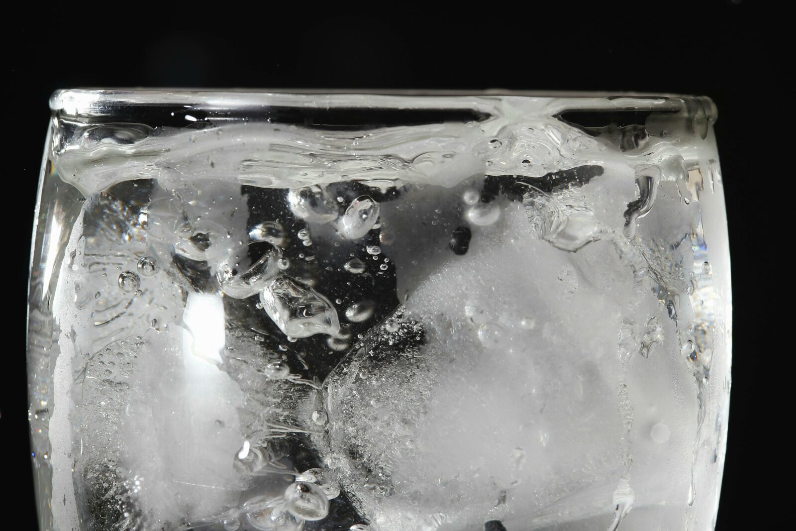 Manfaat Minum Air Dingin