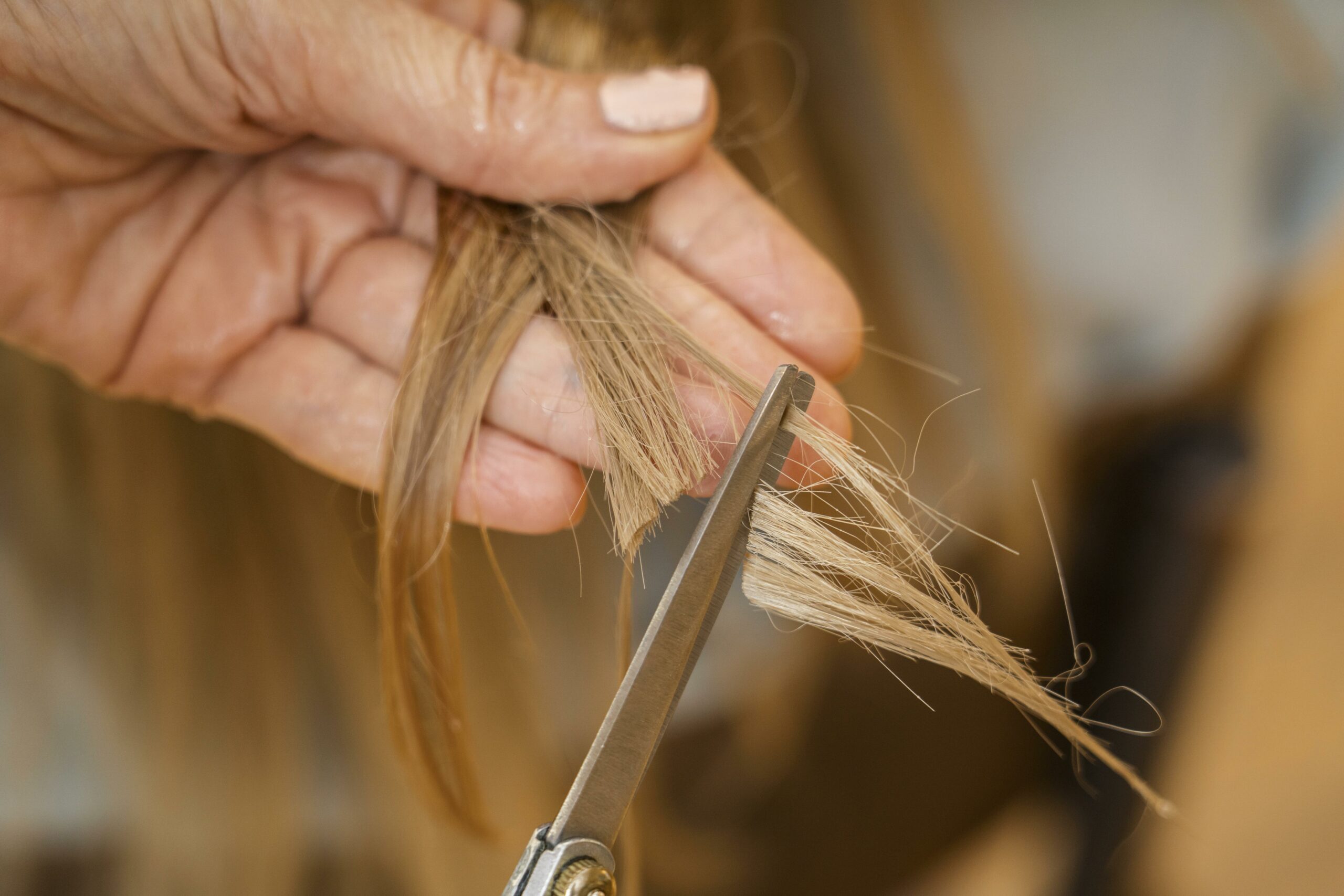 Mengatasi Rambut Bercabang