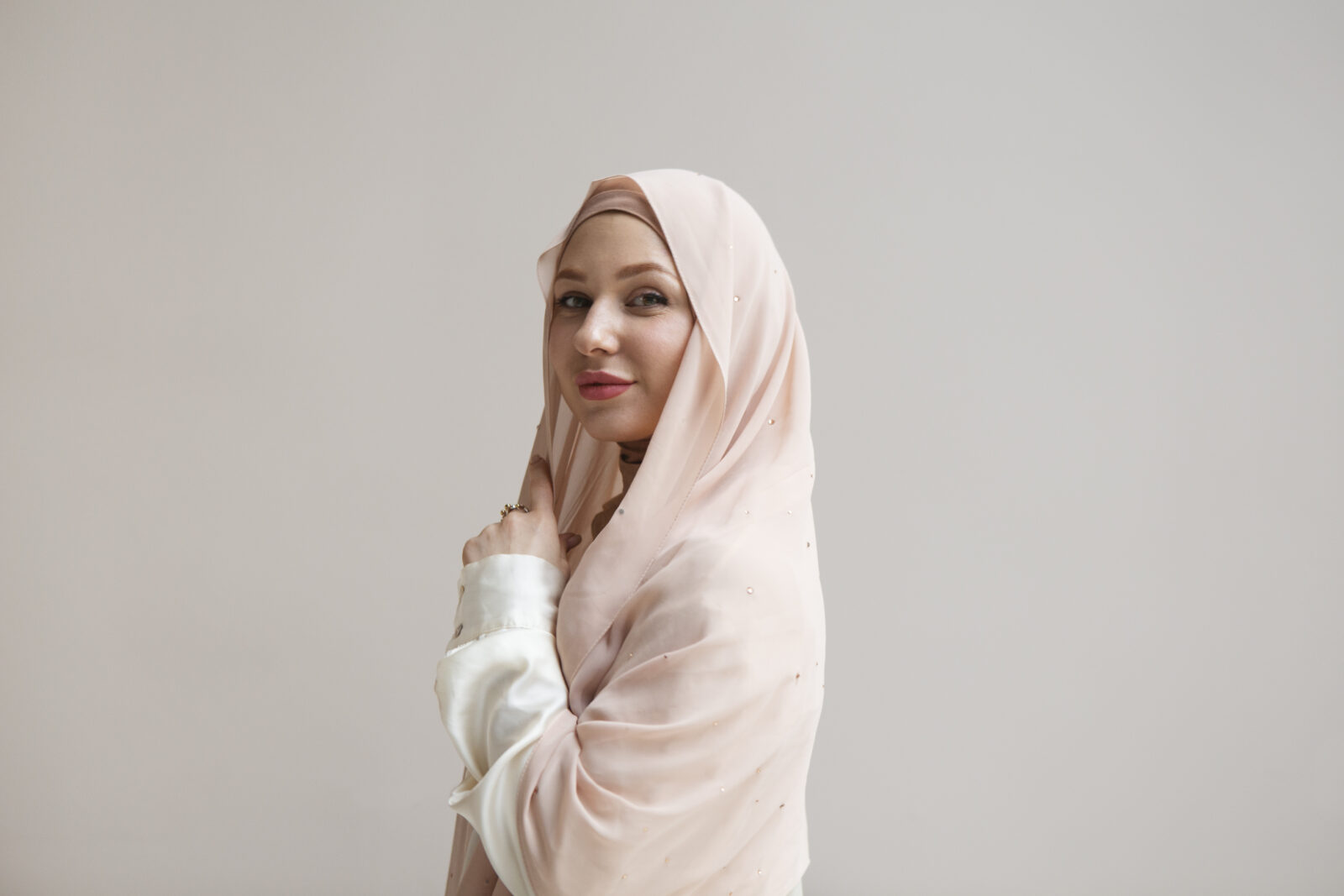 Tips Hijab untuk Bentuk Wajah Bulat