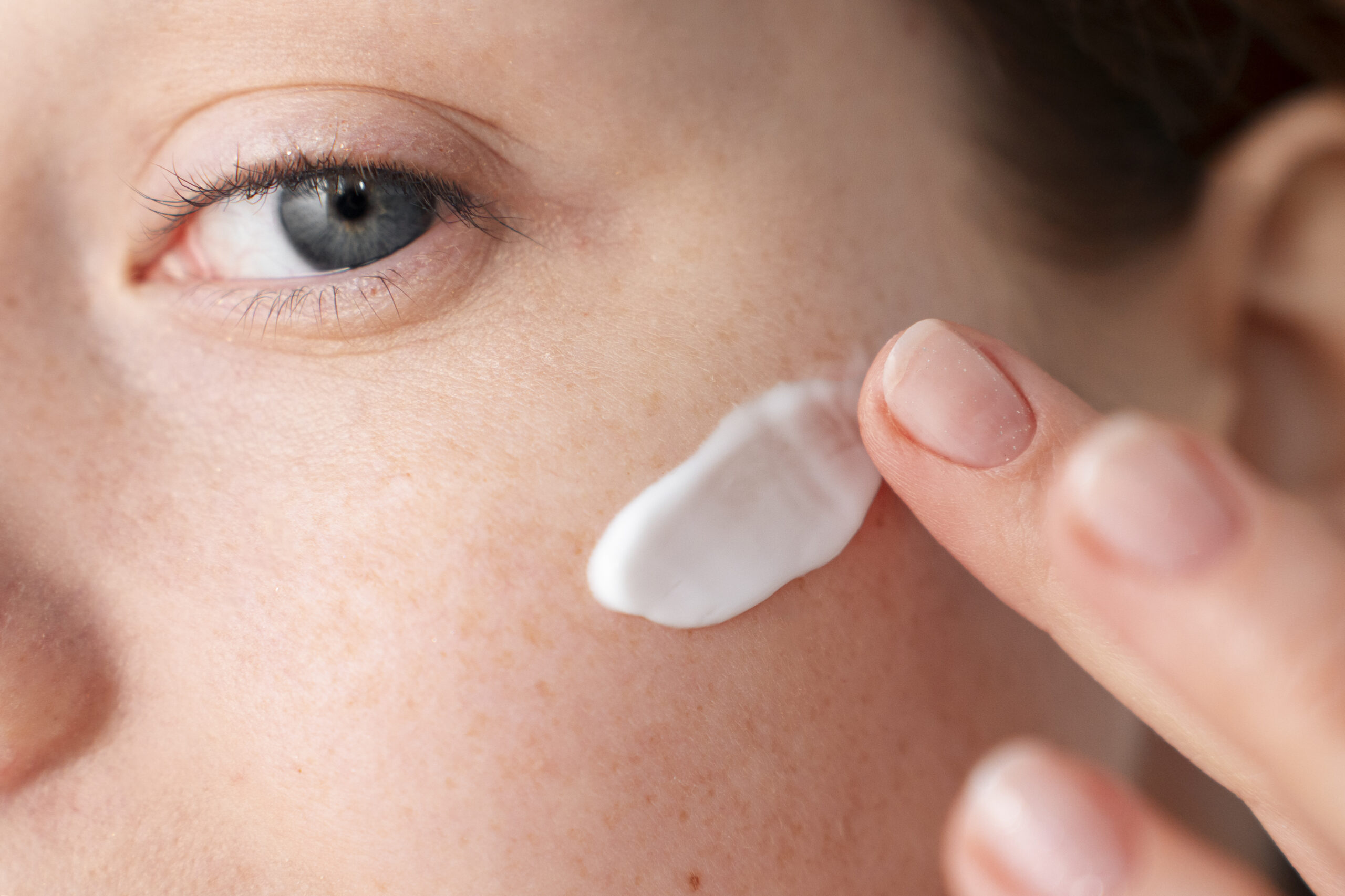 Alasan Memakai Sunscreen saat Musim Hujan