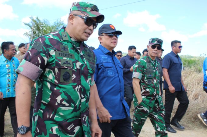 Operasi penertiban kawasan Hutan yang dipimpin Jaksa Agung Muda Tindak Pidana Khusus (Jampidsus) Febrie Adriansyah sebagai Ketua Pelaksana Satgas Penertiban Kawasan Hutan, didampingi Kepala Staf Umum TNI Letjen Richard Tampubolon sebagai Wakil Ketua,