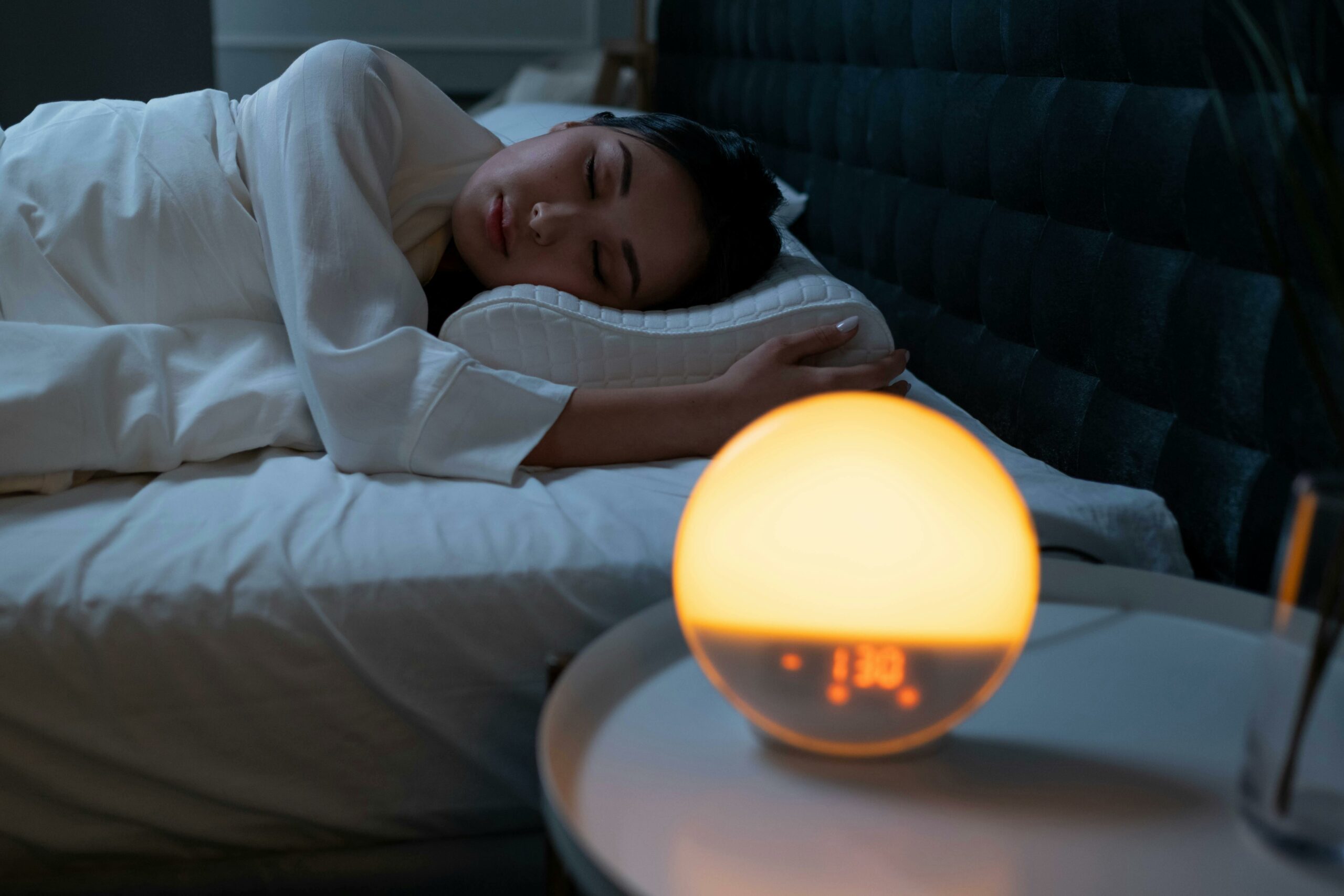 Dampak Buruk Tidur dengan Lampu Menyala