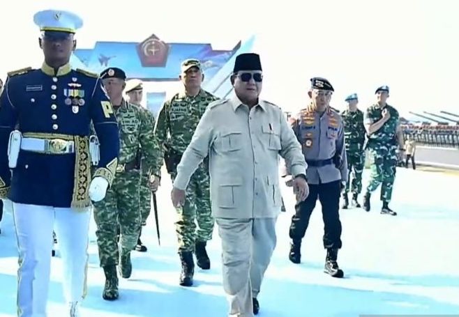 Presiden Prabowo Subianto tiba di Lapangan Suparlan, Pusat Pendidikan dan Latihan Pasukan Khusus (Pusdiklatpassus) Kopassus TNI Angkatan Darat, Batujajar, Kabupaten Bandung Barat, Jawa Barat, Minggu (10/8/2025), untuk memimpin Upacara Gelar Pasukan Operasional dan Kehormatan Militer.