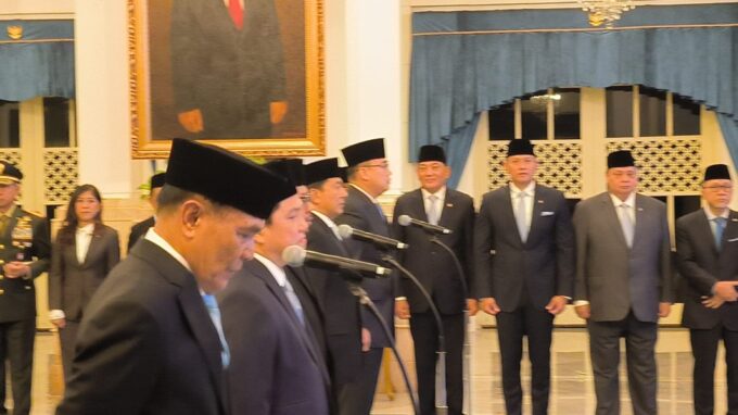 Prabowo Lantik Erick Thohir Jadi Menpora dan Djamari Chaniago Jadi Menkopolkam