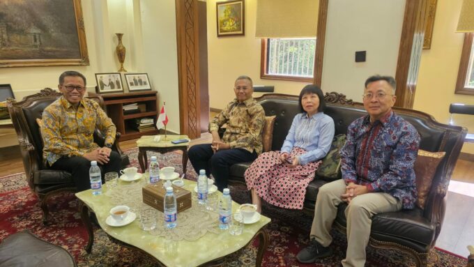 Setengah Dibuka