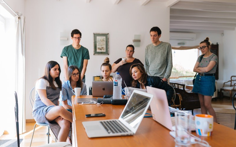 cara membangun hubungan tim di era digital